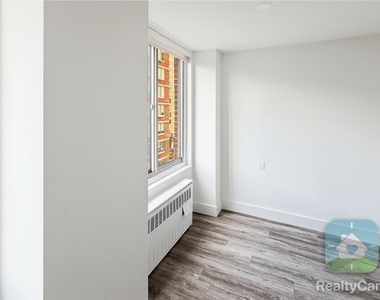 490 2nd Avenue - Photo Thumbnail 5