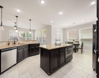 9338 Taylor Cliff Lane - Photo Thumbnail 20