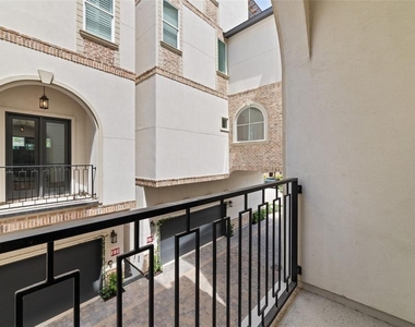 710 Delano Street - Photo Thumbnail 24