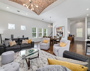 710 Delano Street - Photo Thumbnail 3