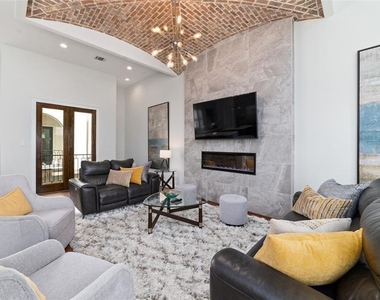 710 Delano Street - Photo Thumbnail 5
