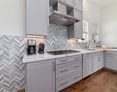 710 Delano Street - Photo Thumbnail 15