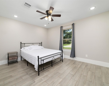 6720 Cathcart Drive - Photo Thumbnail 10