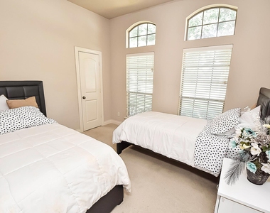 6308 Silver Thistle Lane - Photo Thumbnail 21