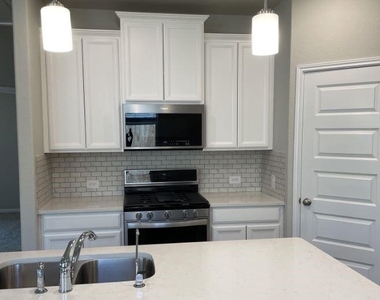 7052 Silverleaf Oak Street - Photo Thumbnail 4