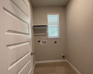 7052 Silverleaf Oak Street - Photo Thumbnail 19