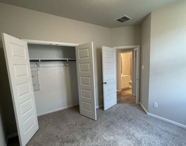 7052 Silverleaf Oak Street - Photo Thumbnail 18