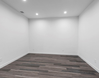 1589 Oakdale Crest Road - Photo Thumbnail 7