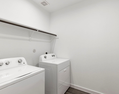 1589 Oakdale Crest Road - Photo Thumbnail 16