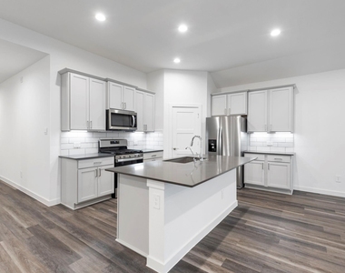 1589 Oakdale Crest Road - Photo Thumbnail 8