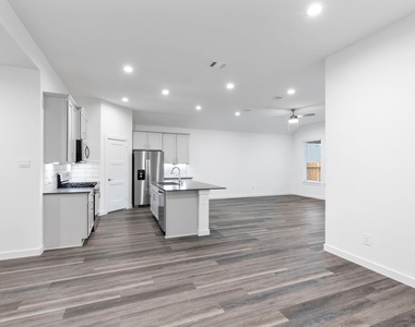 1589 Oakdale Crest Road - Photo Thumbnail 6