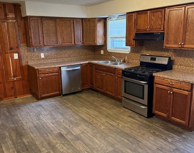 216 Schilling Street - Photo Thumbnail 8