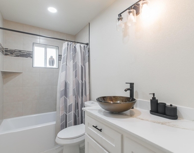 4913 Deerwood Circle - Photo Thumbnail 9