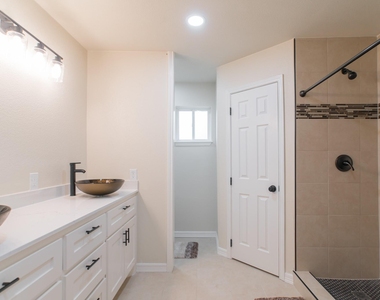4913 Deerwood Circle - Photo Thumbnail 11