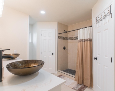 4913 Deerwood Circle - Photo Thumbnail 10