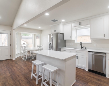 4913 Deerwood Circle - Photo Thumbnail 3