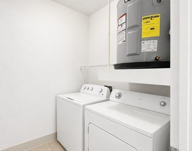 2222 Smith Street - Photo Thumbnail 5
