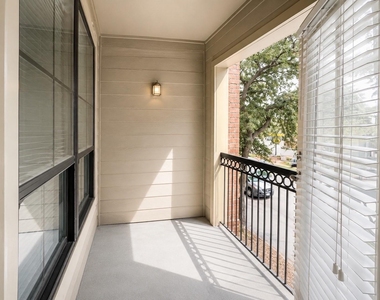 2222 Smith Street - Photo Thumbnail 6
