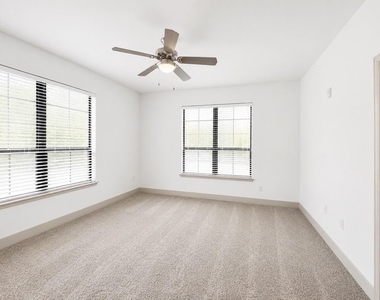 2222 Smith Street - Photo Thumbnail 7