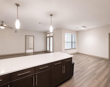 3788 Richmond Avenue - Photo Thumbnail 5