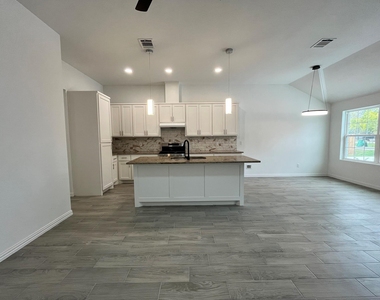 5706 Howell Street - Photo Thumbnail 2