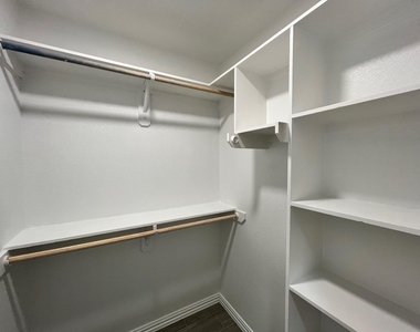 5706 Howell Street - Photo Thumbnail 15