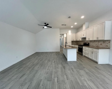 5706 Howell Street - Photo Thumbnail 9