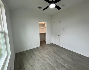 5706 Howell Street - Photo Thumbnail 17