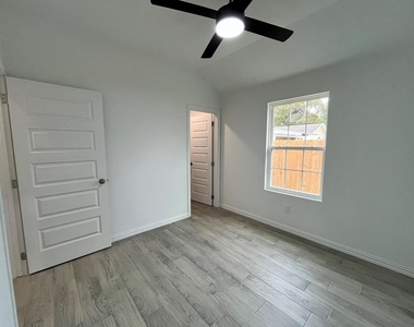 5706 Howell Street - Photo Thumbnail 19