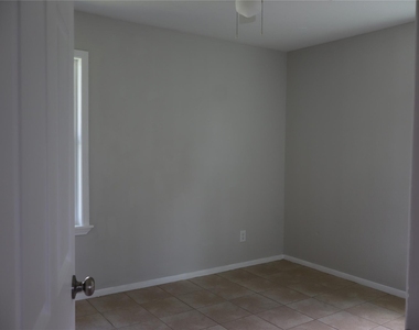302 Delta Street - Photo Thumbnail 11