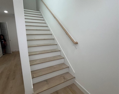 8605 Wileyvale Road - Photo Thumbnail 11
