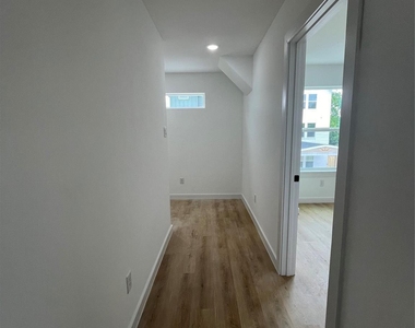 8605 Wileyvale Road - Photo Thumbnail 10