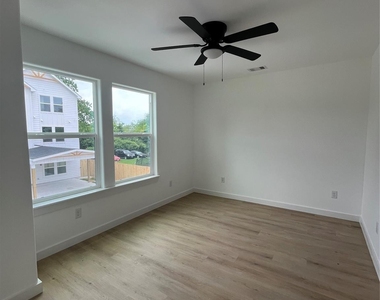 8605 Wileyvale Road - Photo Thumbnail 9