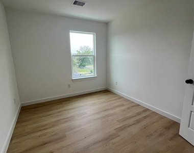 8605 Wileyvale Road - Photo Thumbnail 13