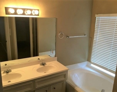 2411 Morgan Ridge Lane - Photo Thumbnail 8