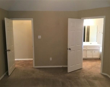 2411 Morgan Ridge Lane - Photo Thumbnail 7