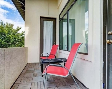510 Lovett Boulevard - Photo Thumbnail 8