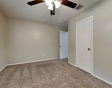 16854 Gleneagle Drive N - Photo Thumbnail 14
