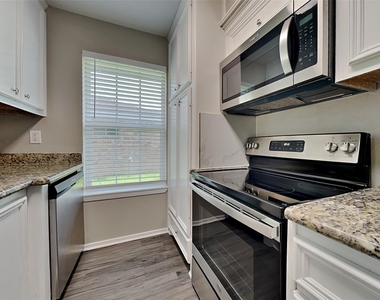 16854 Gleneagle Drive N - Photo Thumbnail 6
