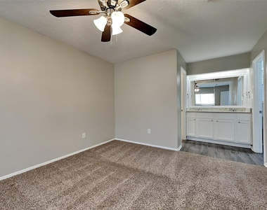 16854 Gleneagle Drive N - Photo Thumbnail 10