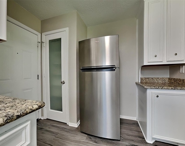16854 Gleneagle Drive N - Photo Thumbnail 5