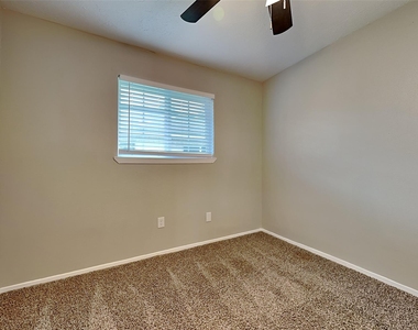 16854 Gleneagle Drive N - Photo Thumbnail 15