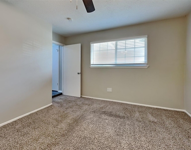 16854 Gleneagle Drive N - Photo Thumbnail 9