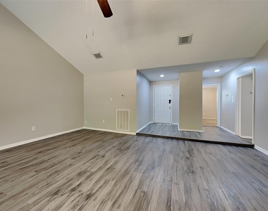 16854 Gleneagle Drive N - Photo Thumbnail 4