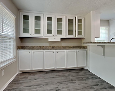 16854 Gleneagle Drive N - Photo Thumbnail 8