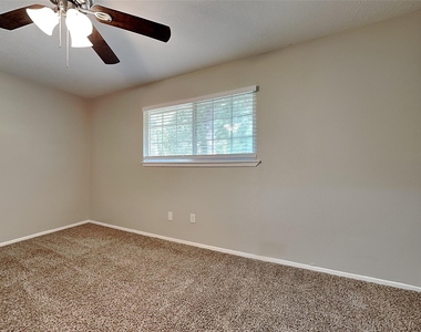 16854 Gleneagle Drive N - Photo Thumbnail 12