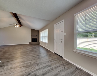 16854 Gleneagle Drive N - Photo Thumbnail 7