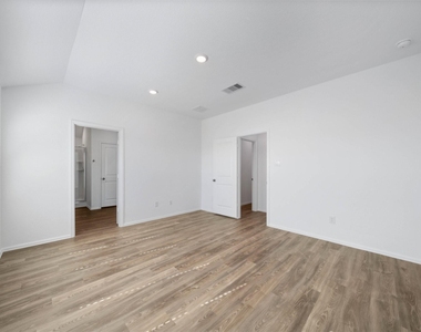 5010 Lavaridge Drive - Photo Thumbnail 16
