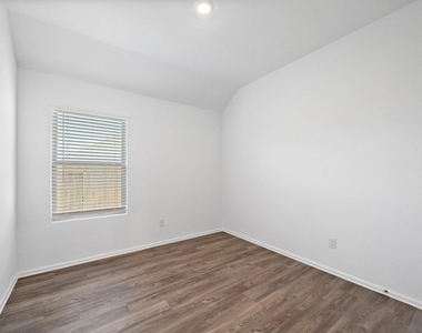 5010 Lavaridge Drive - Photo Thumbnail 12