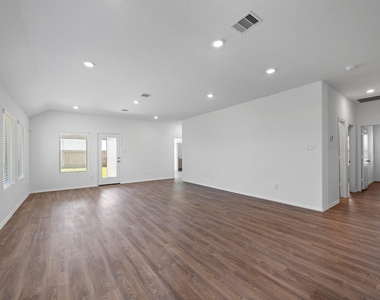 5010 Lavaridge Drive - Photo Thumbnail 7